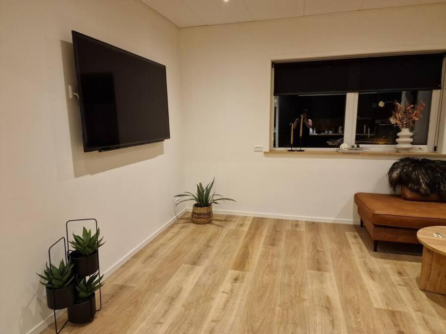 New Flat With Hot Tub - No3 Διαμέρισμα Oyndarfjordur Εξωτερικό φωτογραφία
