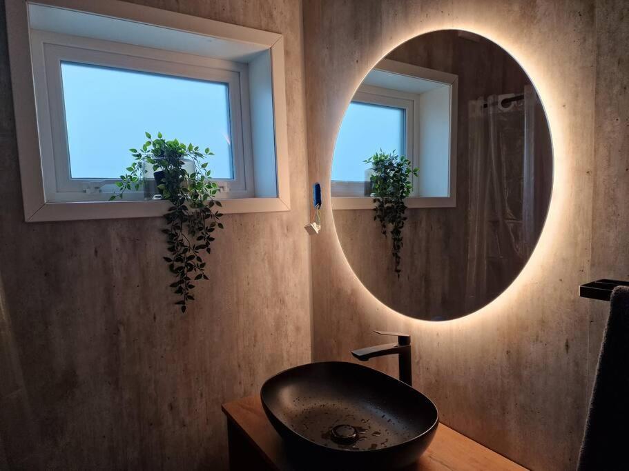 New Flat With Hot Tub - No3 Διαμέρισμα Oyndarfjordur Εξωτερικό φωτογραφία