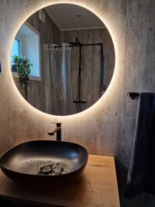 New Flat With Hot Tub - No3 Διαμέρισμα Oyndarfjordur Εξωτερικό φωτογραφία